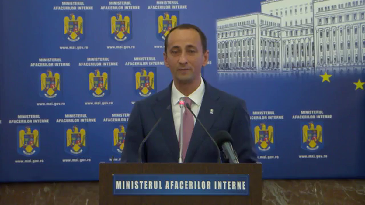 Imagini de neînțeles la sosirea lui Dinamo! » Gardă de onoare, antemergătoare BMW și circulație blocată + decorații de la ministrul de Interne