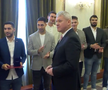 Imagini de neînțeles la sosirea lui Dinamo! » Gardă de onoare, antemergătoare BMW și circulație blocată