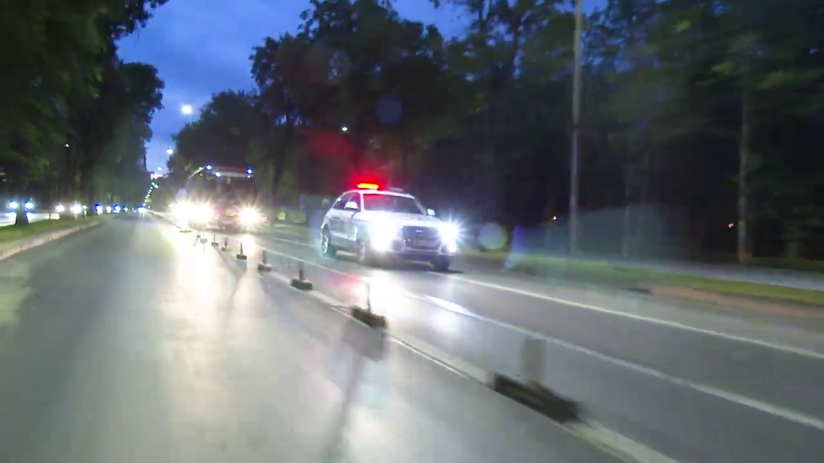 Imagini de neînțeles la sosirea lui Dinamo! » Gardă de onoare, antemergătoare BMW și circulație blocată + decorații de la ministrul de Interne