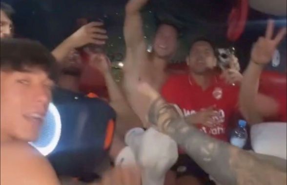 Fotbaliștii lui Dinamo au petrecut cu manele și pizza, după „chinuiala” de la Miercurea Ciuc