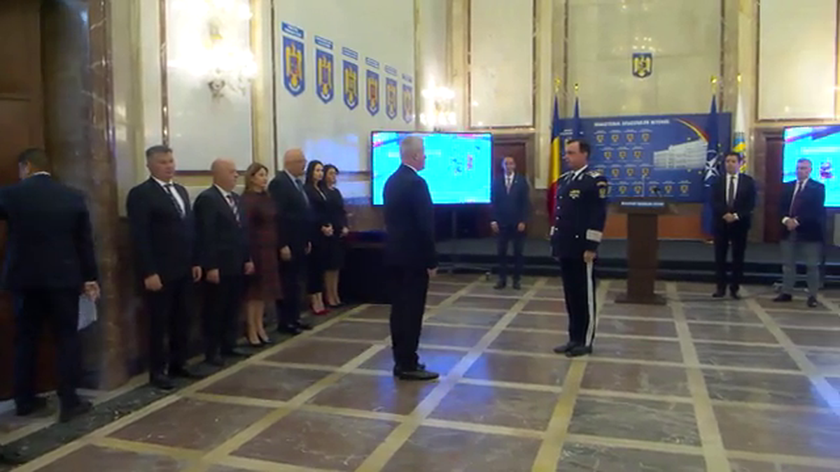 Imagini de neînțeles la sosirea lui Dinamo! » Gardă de onoare, antemergătoare BMW și circulație blocată + decorații de la ministrul de Interne