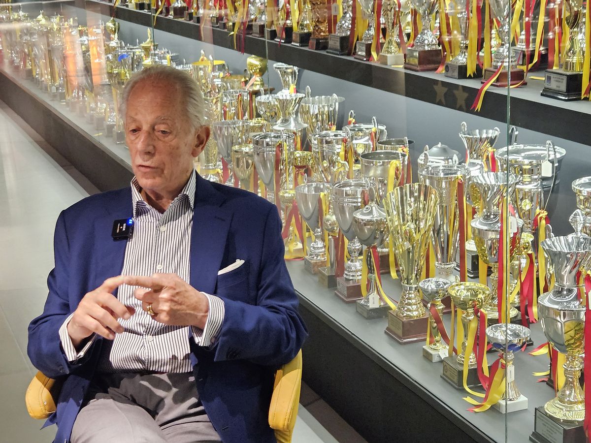 Legenda lui Galatasaray i-a ajutat pe români să evadeze: „Noi suntem «kardeș», ca «frații»” + Turiștii, Becali și portofelul