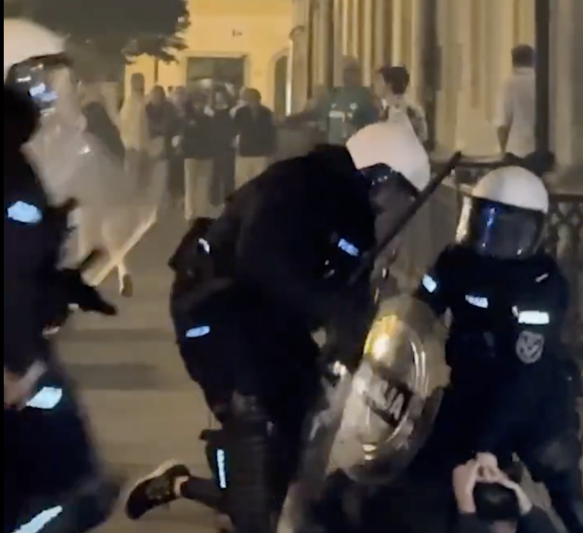 Bătaie generală înainte de finala Confernce League