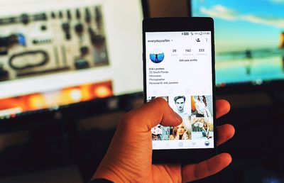 Ce se întâmplă dacă stai mult pe smartphone sau laptop? Surpriză imensă într-un studiu al revistei Nature