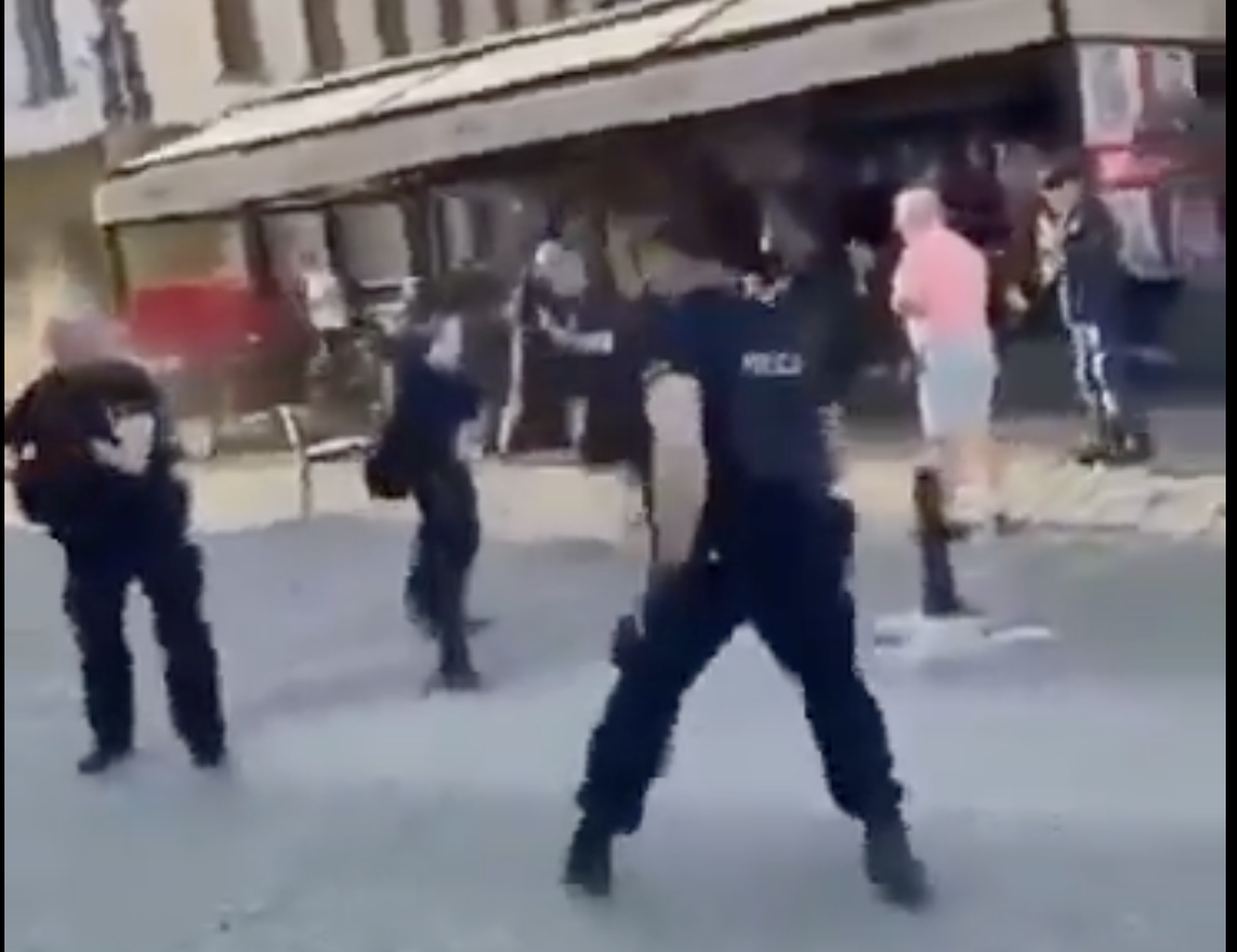 Bătaie generală înainte de finala Conference League » Violențe între ultrașii de la Chelsea și Betis