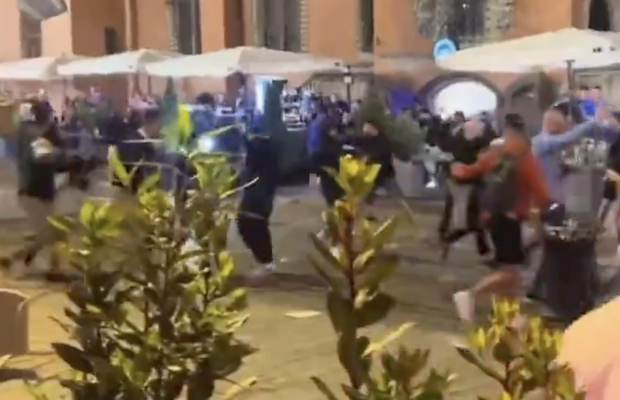 Bătaie generală înainte de finala Conference League » Violențe între ultrașii de la Chelsea și Betis