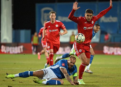Nikola Stevanovic semnează cu Universitatea Craiova / foto: Imago