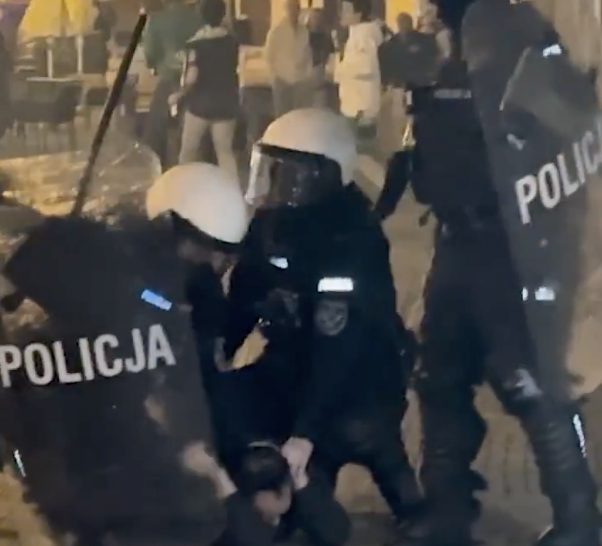 Bătaie generală înainte de finala Confernce League