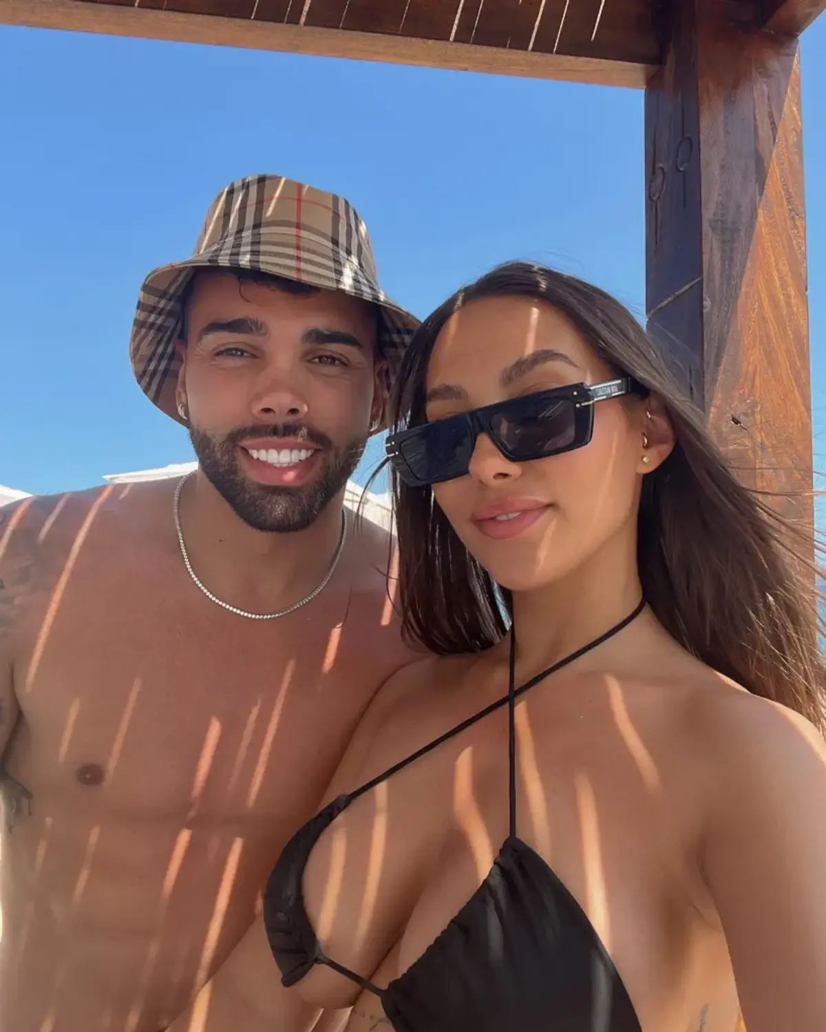 Sosia lui Kim Kardashian vine la marele meci și le va face galerie roș-albilor
