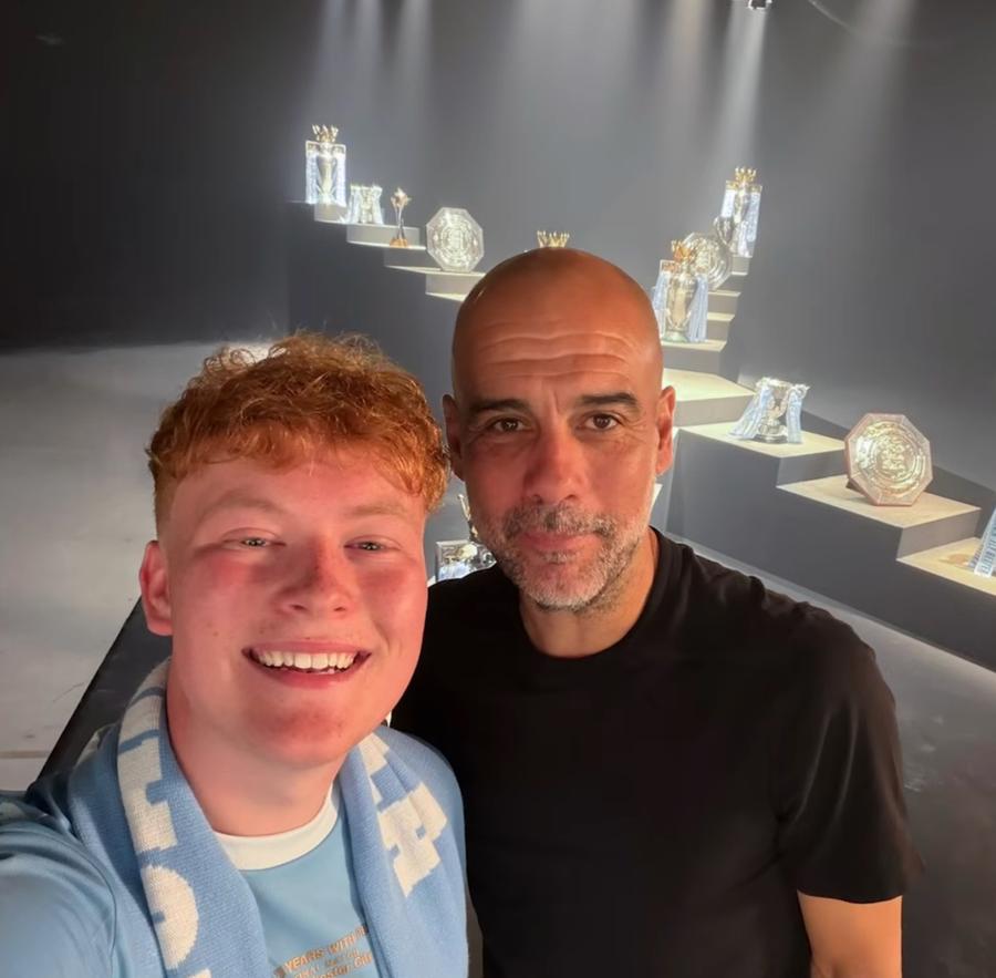 Pep Guardiola s-a reîntâlnit cu Braydon Emoționant! După 10 ani, Guardiola l-a întâlnit din nou pe copilul care-l întrebase când a semnat cu City: „Unde vom pune trofeele?”