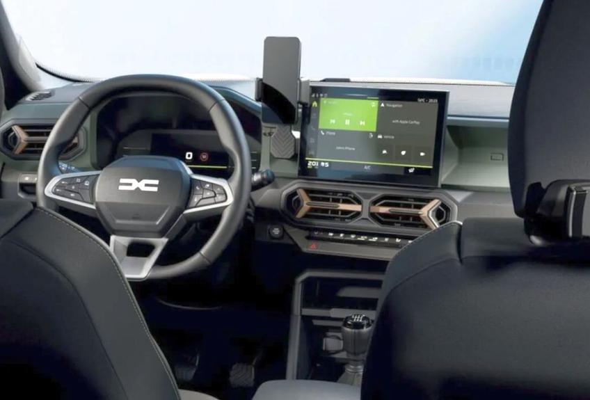 Duster pick-up, în interior/ foto dacia.ro