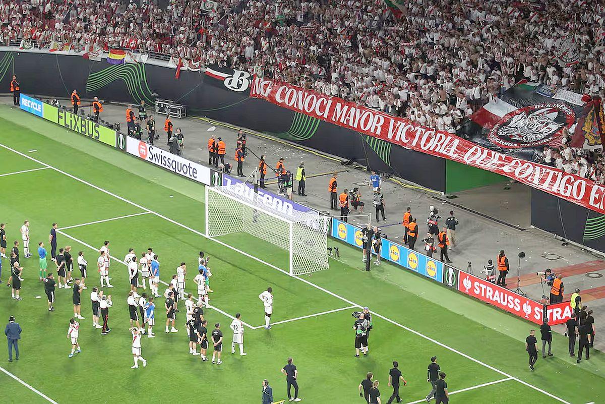 Mesajul care face înconjurul lumii » Ce au afișat fanii lui Rayo Vallecano imediat după finală