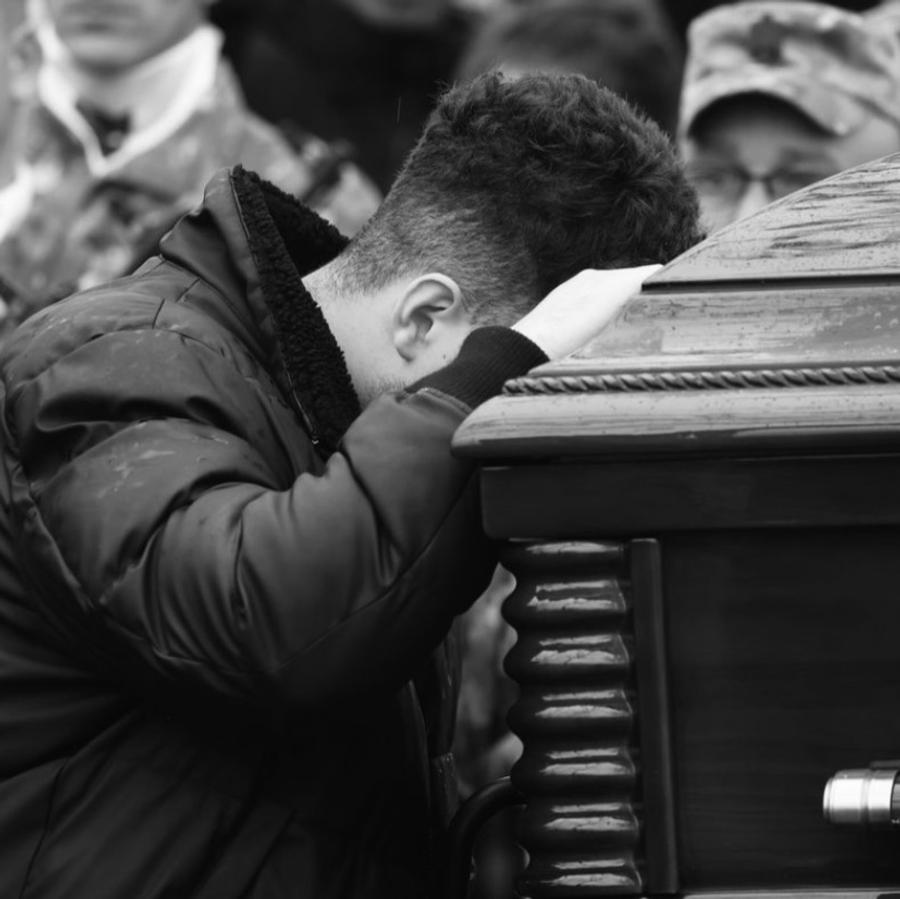 Darius Manciu, la înmormântarea lui Emeric Ienei // Sursă foto: Facebook Nepotul lui Emeric Ienei a ajuns la Dinamo: „Este un vis împlinit în totalitate”