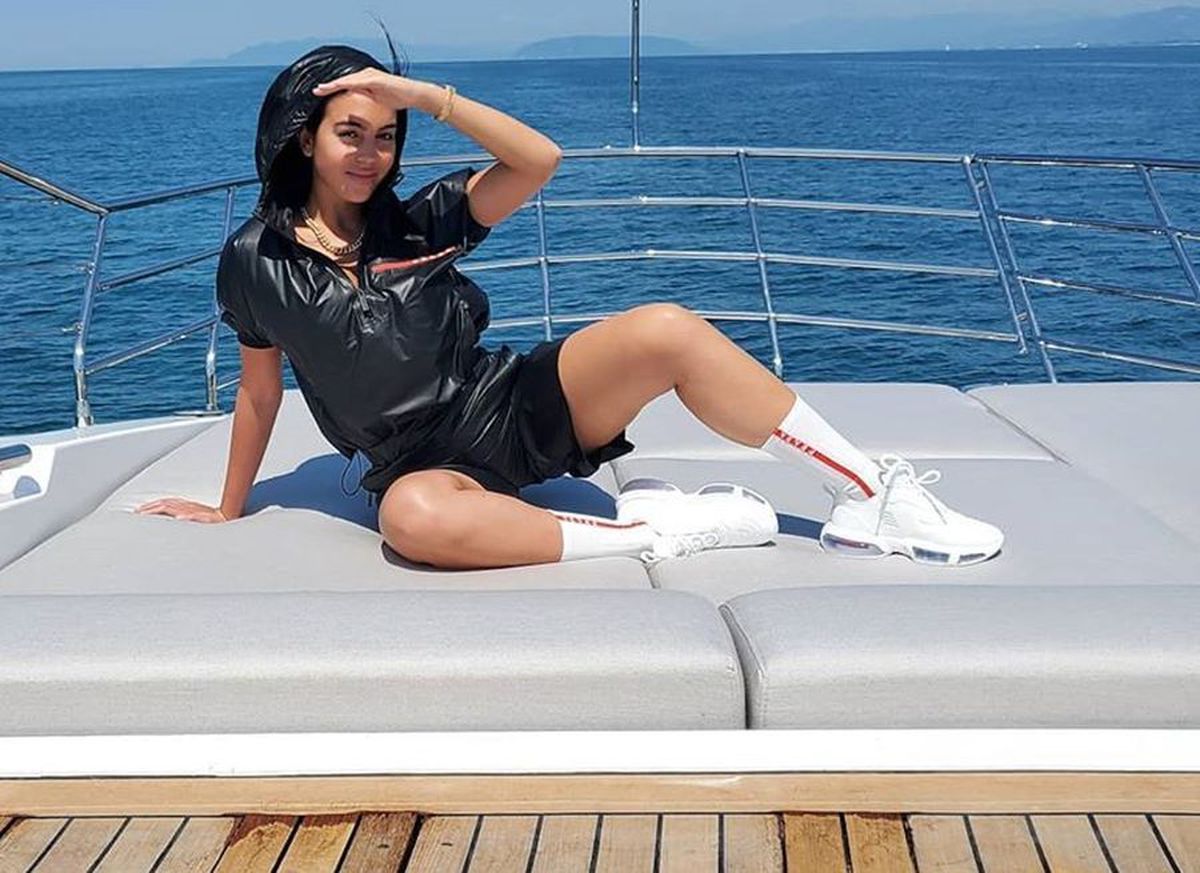 Vacanță de vis pentru Cristiano Ronaldo și iubita sa! Cei doi s-au relaxat pe un yacht de 17 milioane de euro