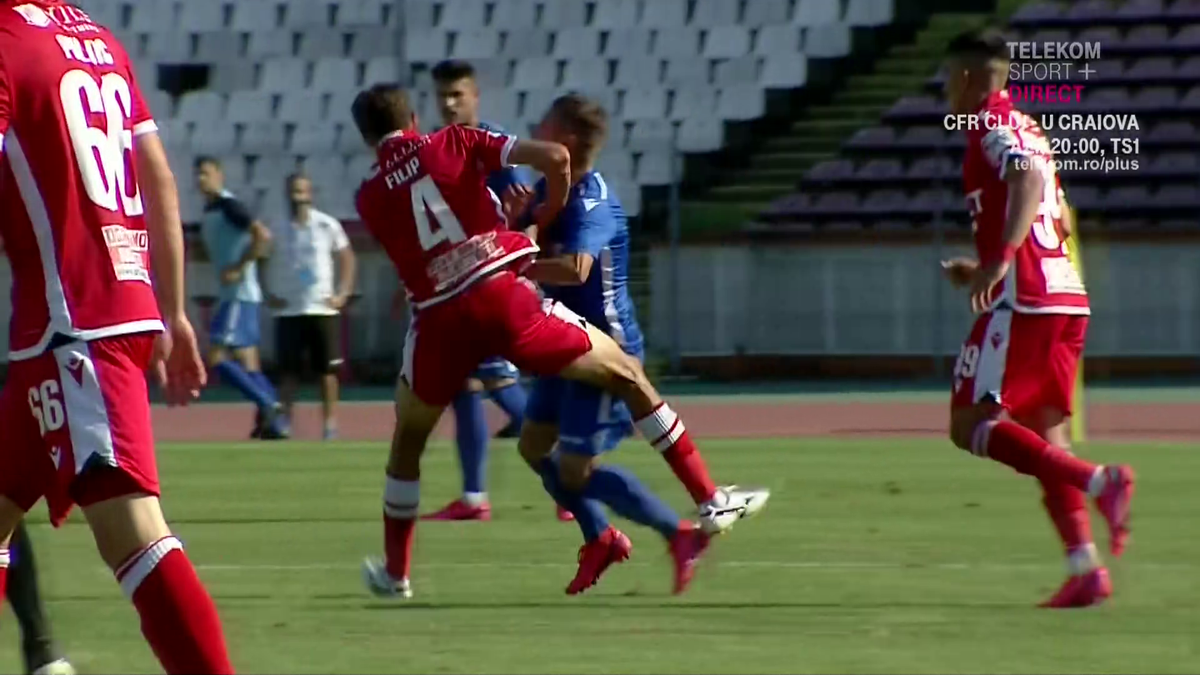 DINAMO - VOLUNTARI. FOTO A părăsit terenul în lacrimi după o lovitură dureroasă, fără minge!