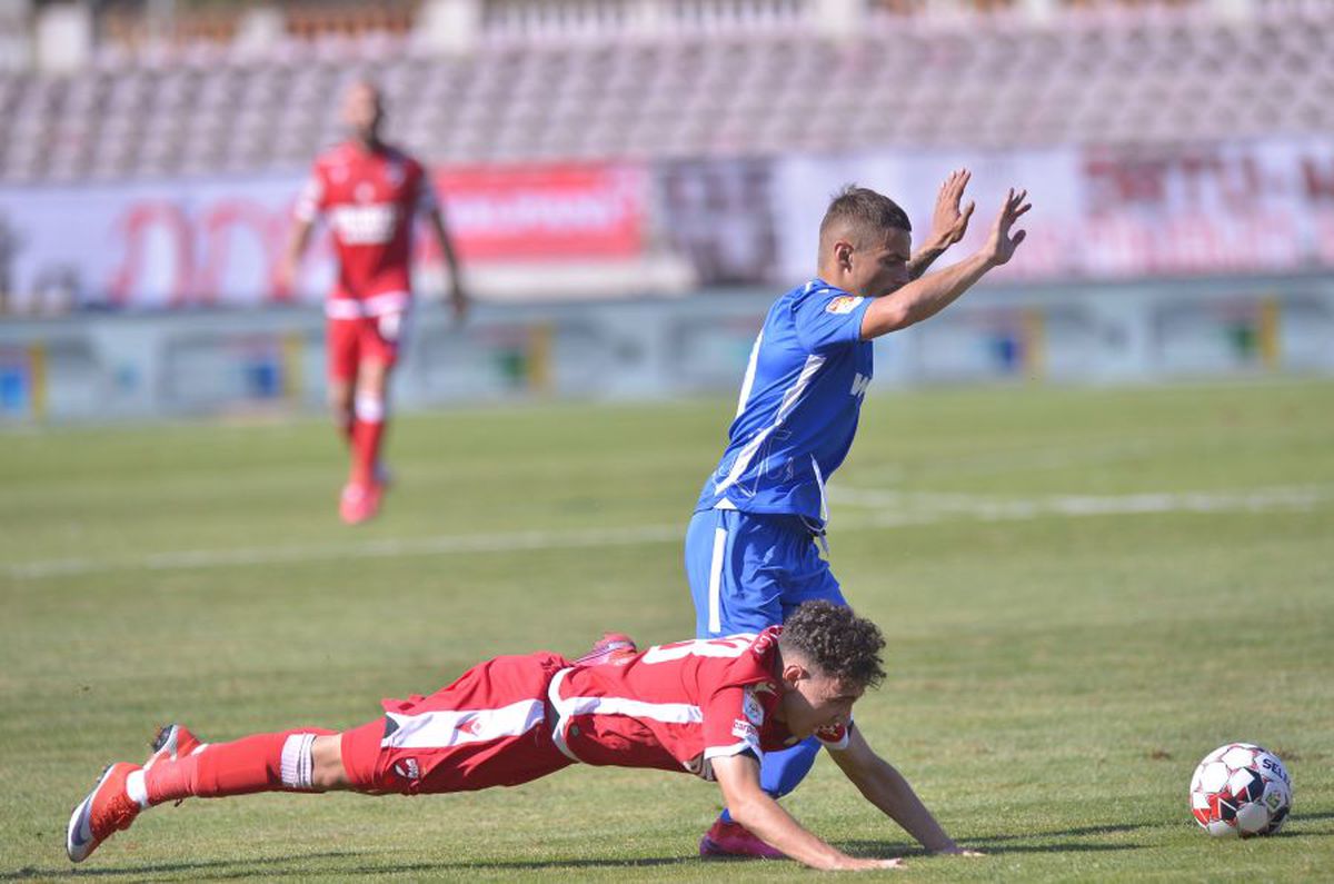 DINAMO. Cornel Dinu nu a iertat pe nimeni: „Gloabe aduse pe comisioane! M-au făcut cotârlele alea din teren să mă răzbun pe câinii mei”