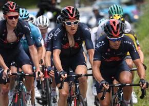Turul Franței a început în forță! Van der Poel și Alaphilippe își dispută tricoul galben, Pogacar și Roglic confirmă statutul de favoriți