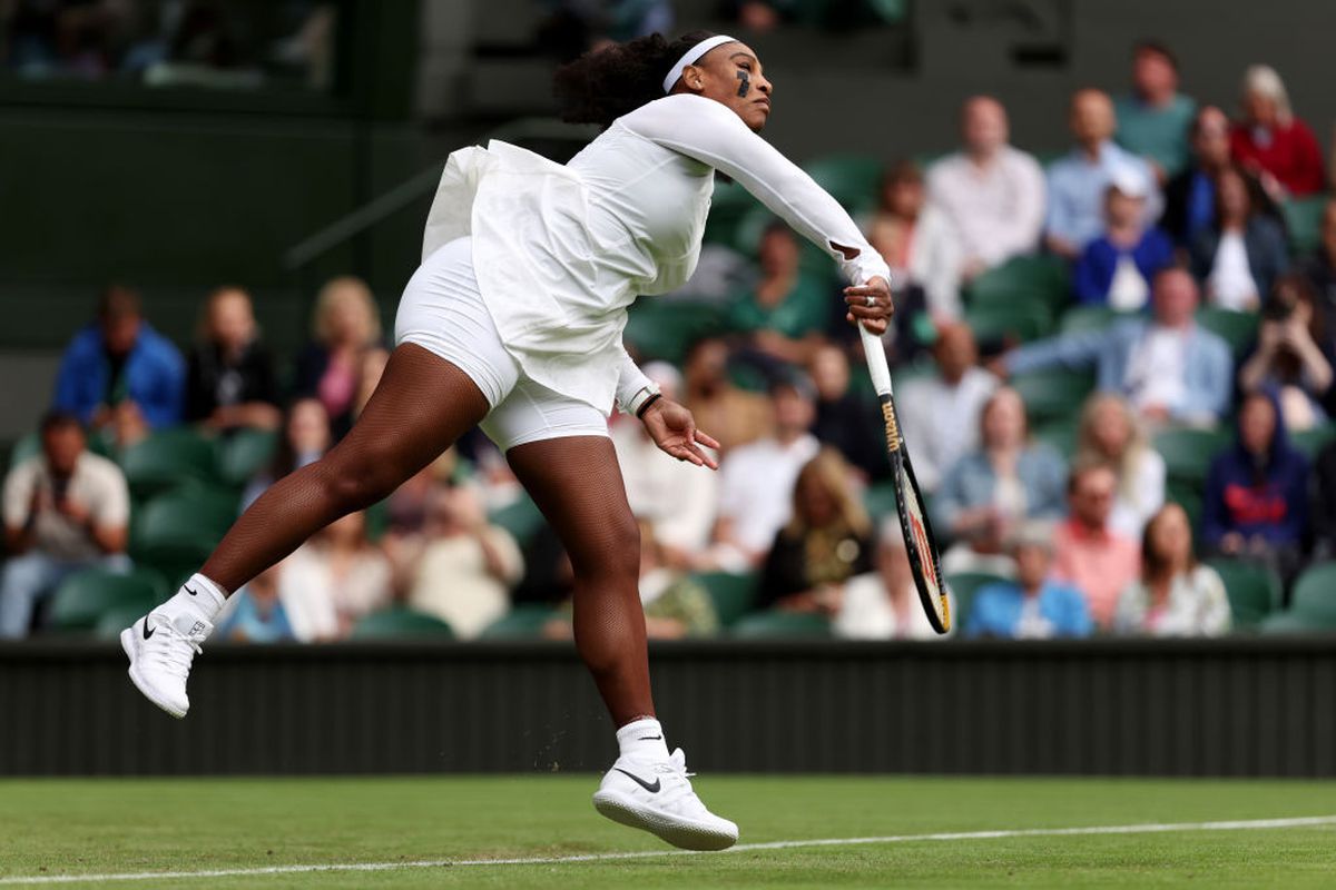 Serena Williams a fost eliminată în primul tur la Wimbledon, după un set decisiv antologic + de ce a jucat cu un bandaj pe față