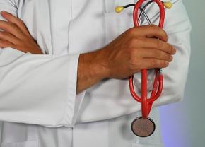 Uniformele medicale pentru bărbați de la MediFashion - confort, funcționalitate și eleganță