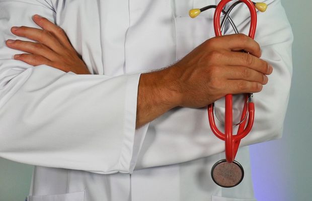 Uniformele medicale pentru bărbați de la MediFashion - confort, funcționalitate și eleganță