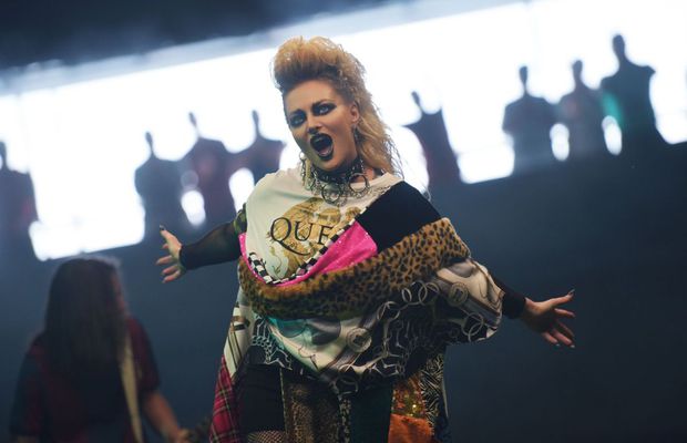 Delia așteaptă să cânte hitul „OTZL GLTZ” la meciurile Oțelului: „Au fost și cârcotași, dar lumea se distrează pe ea!”