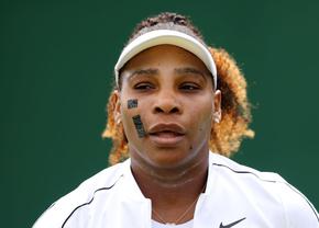 Serena Williams joacă la simplu după un an » De ce poartă un bandaj negru pe obraz