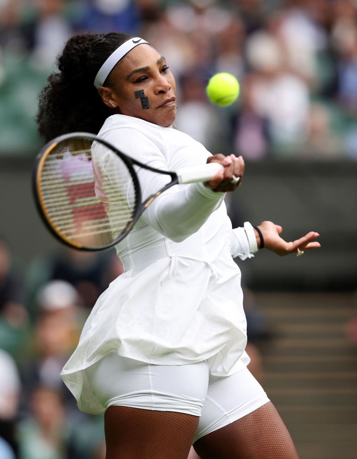 Serena Williams a fost eliminată în primul tur la Wimbledon, după un set decisiv antologic + de ce a jucat cu un bandaj pe față