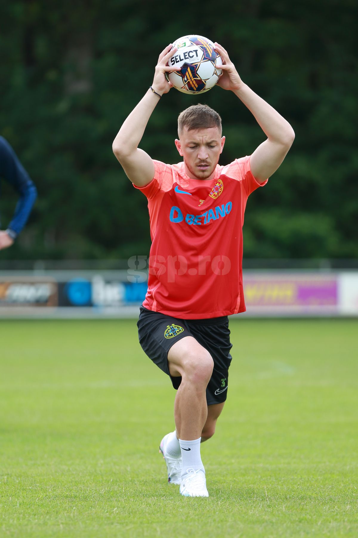 Ionuț Panțîru în cantonamentul FCSB din Olanda