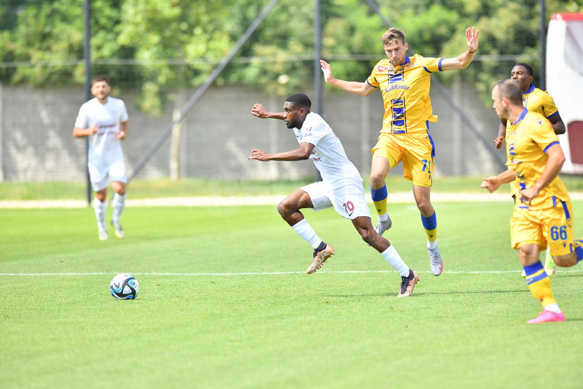 Jayson Papeau l-a pus la punct pe Gigi Becali: „Să ne lase în pace, să mai vadă o dată Rapid - FCSB 5-1. Îi mai batem de 10 ori!”