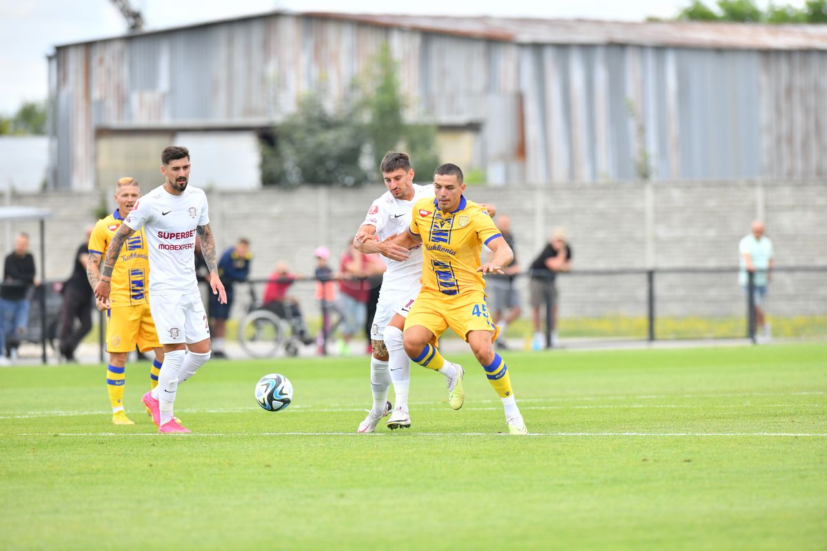 Curaj în fața lui Adrian Mutu » Cum s-a mișcat Cătălin Cîrjan la debutul în tricoul Rapidului