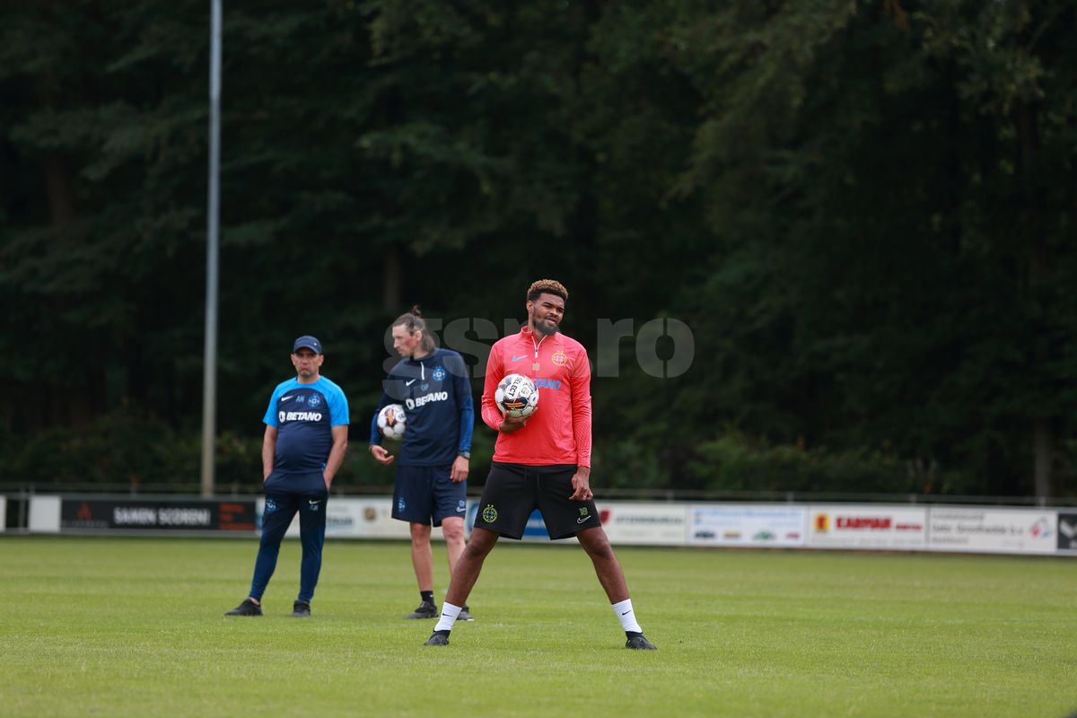 Una caldă, alta rece pentru FCSB: a ajuns Mihai Pintilii, dar întârzie Siyabonga Ngezana » Noua problemă care-l împiedică pe sud-african să se alăture bucureștenilor