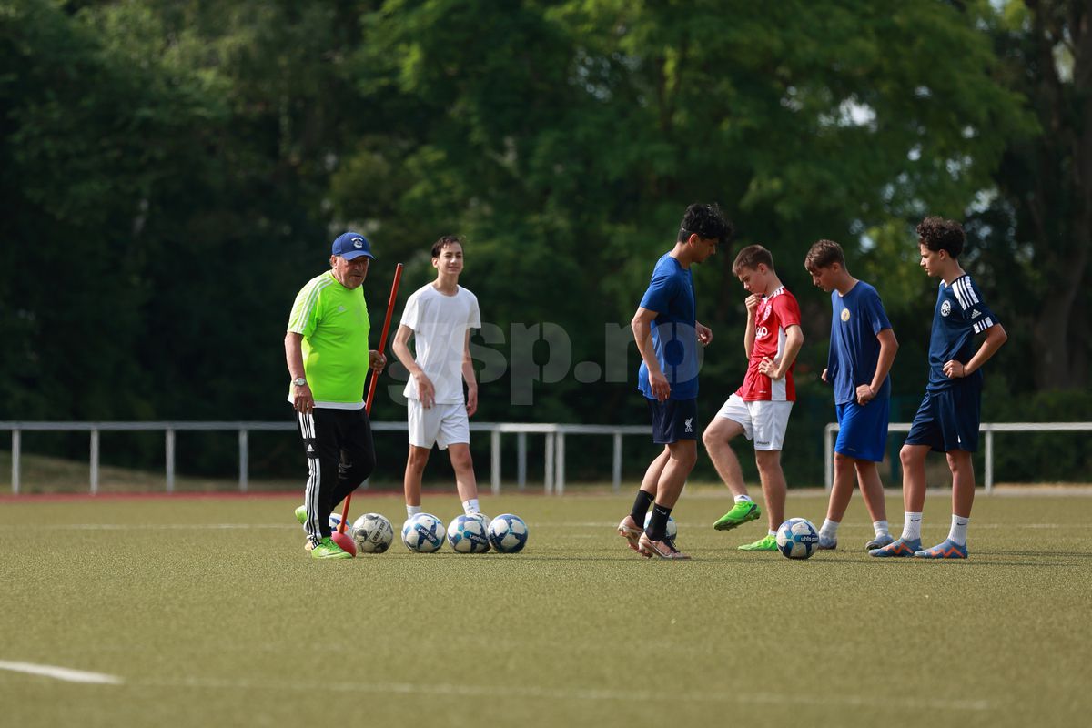 „Generația actuală e terminată, luați-vă gândul de la ea!” » În interviul pentru GSP, Marcel Răducanu cere o revoluție în fotbalul românesc: „Toți dați afară!”