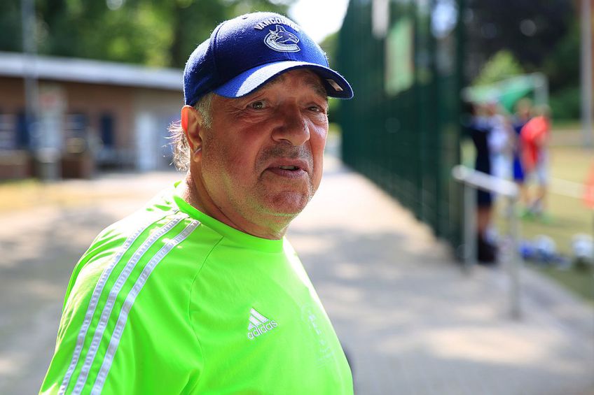 În cadrul unui interviu amplu acordat Gazetei Sporturilor la Dortmund, Marcel Răducanu, 68 de ani, dezvăluie în premieră că Gică Hagi și alți jucători nu l-au dorit la Campionatul Mondial din 1990.