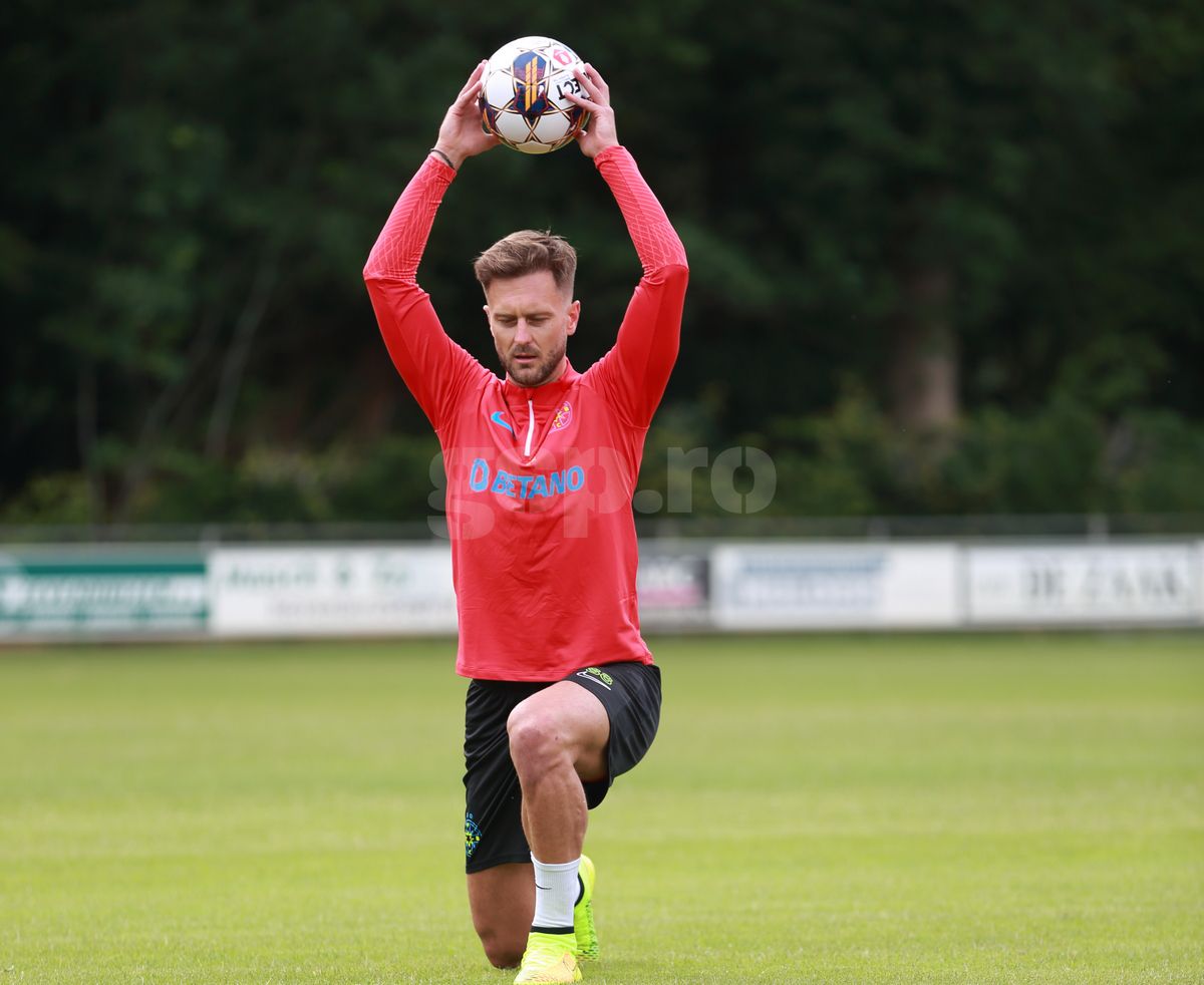 Una caldă, alta rece pentru FCSB: a ajuns Mihai Pintilii, dar întârzie Siyabonga Ngezana » Noua problemă care-l împiedică pe sud-african să se alăture bucureștenilor