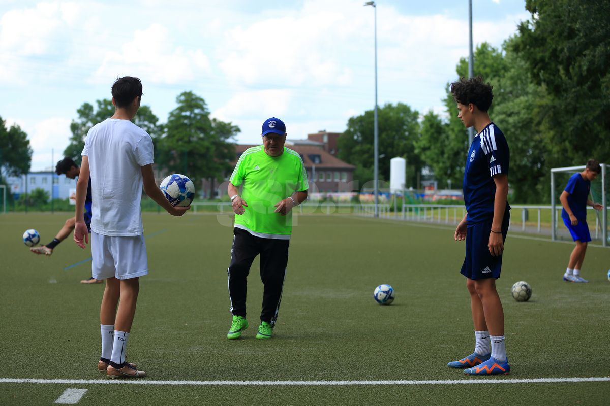 „Generația actuală e terminată, luați-vă gândul de la ea!” » În interviul pentru GSP, Marcel Răducanu cere o revoluție în fotbalul românesc: „Toți dați afară!”