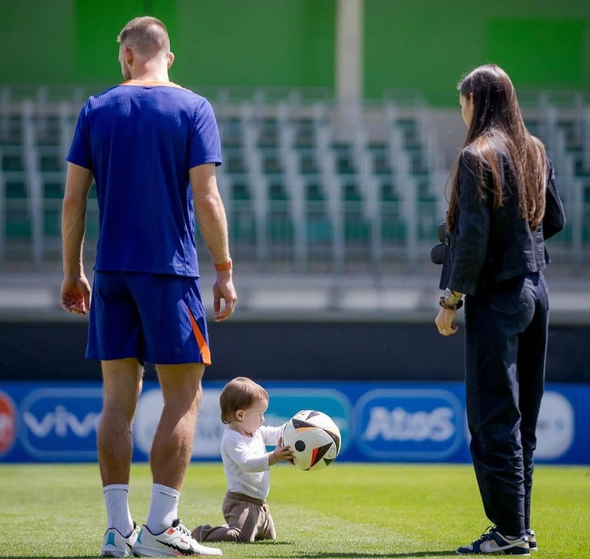 Familia de Vrij: Stefan, Doina și Nolan. Imagini frumoase