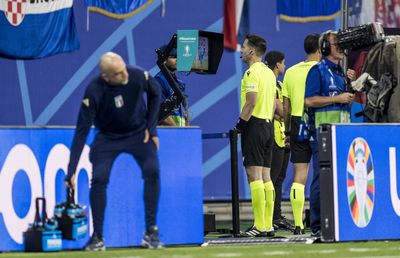Arbitru dat afară de la Euro 2024 » Cele două controverse l-au trimis acasă