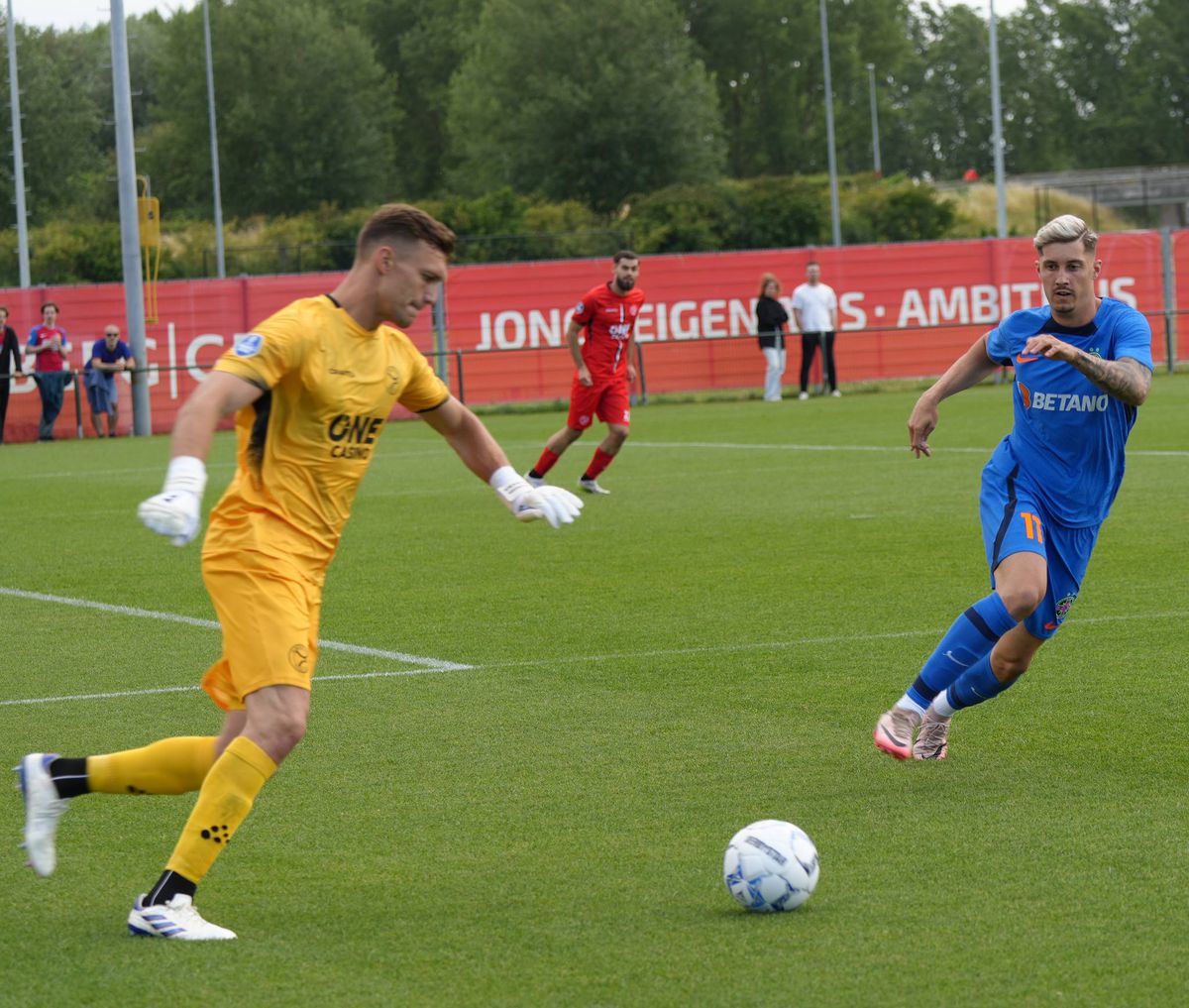 FCSB, victorie în amicalul cu Almere City