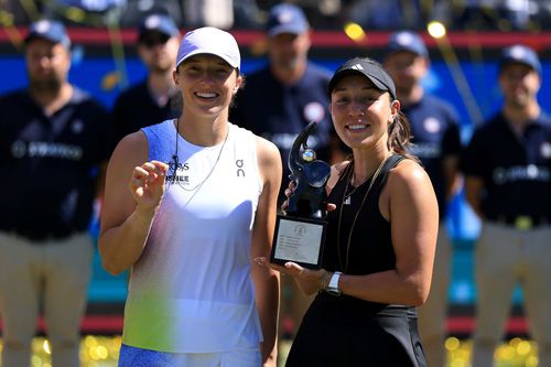 Iga Swiatek, învinsă în prima ei finală disputată pe iarbă » Replici spumoase cu Jessica Pegula la festivitatea de premiere