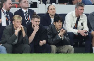 Omul care cunoaște din interior Tottenham anunță: „Radu Drăgușin probabil a discutat cu managerul despre viitorul său. Îmi imaginez că e frustrat”