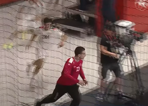 Scene nemaipomenite în semifinala CM de handbal U21 » Și-a calificat echipa în finală, în ultima secundă, apoi a luat-o la fugă prin tribune