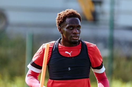 Dinamo transferă un fundaș central