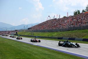 Start în Marele Premiu al Austriei! George Russell, în duel cu Lewis Hamilton și Max Verstappen, piloți în mare formă