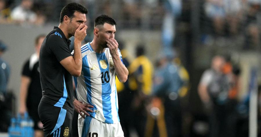 Cum a comentat Scaloni imaginea virală cu Leo Messi din timpul meciului Argentina - Iordania » A stârnit hohote de râs la conferință
