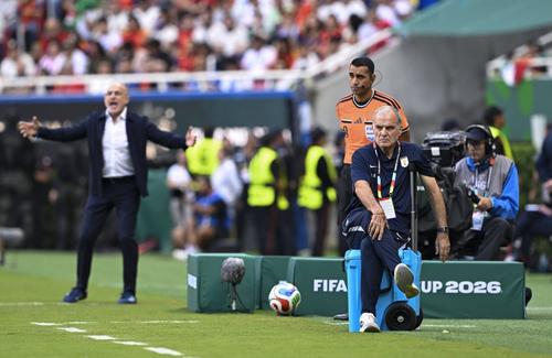 Marcelo Bielsa a fost criticat de presa uruguayană după dezastrul naționalei la Cupa Mondială / Foto: Imago