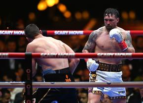 Moment istoric în box! Oleksandr Usyk a renunțat la centurile sale, provocând o situație nemaivăzută de 94 de ani