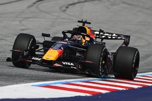 Luptă acerbă în Marele Premiu al Austriei! George Russell a intrat la boxe, Max Verstappen e primul