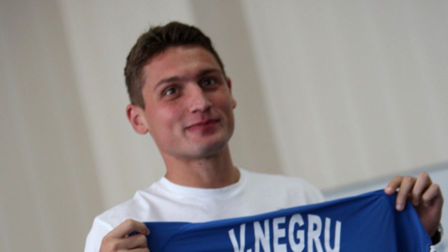 Vali Negru, cu tricoul lui Poli Iași, în 2009 Vali Negru, cu tricoul lui Poli Iași, în 2009