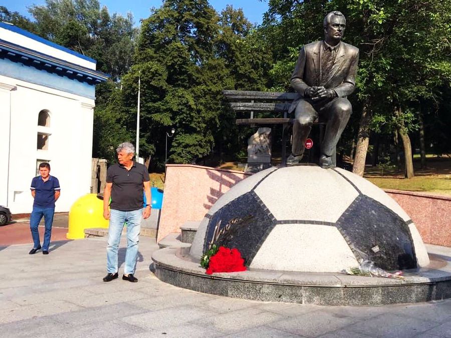 Mircea Lucescu, înjurat de fanii lui Dinamo Kiev, care au protestat cu torțe » Declarația antrenorului: „Rămân!”