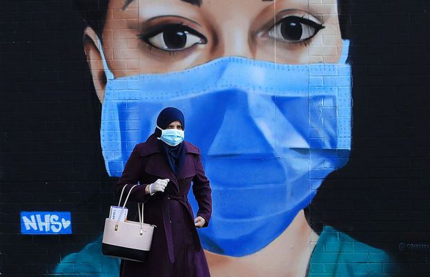 CORONAVIRUS Noi restricții de la 1 august: masca de protecție, obligatorie în spațiile deschise aglomerate + program limitat pentru terase